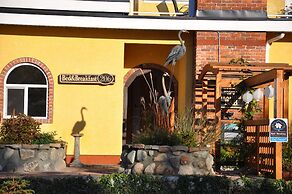 Birds of a Feather Victoria Oceanfront Studio Suites