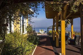 Birds of a Feather Victoria Oceanfront Studio Suites