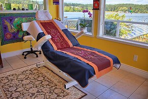 Birds of a Feather Victoria Oceanfront Studio Suites