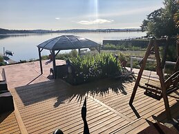 Birds of a Feather Victoria Oceanfront Studio Suites