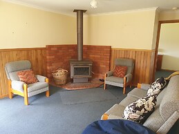 Lake Yalleena Nature Retreat