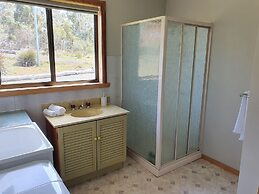 Lake Yalleena Nature Retreat