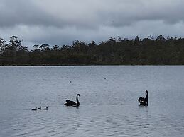 Lake Yalleena Nature Retreat