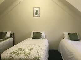 Barrington Wilderness Cedar Lodge Accommodation