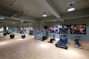 Golden Prince Hotel and Suites