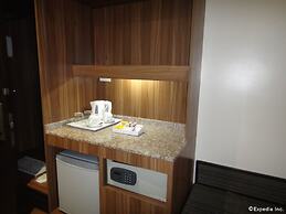 Golden Prince Hotel and Suites