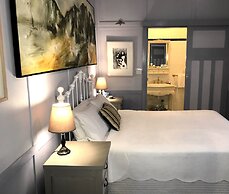 The Chalet Guesthouse and Studio