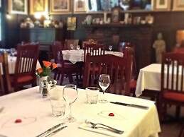 The Chalet Guesthouse and Studio