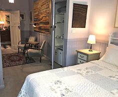 The Chalet Guesthouse and Studio