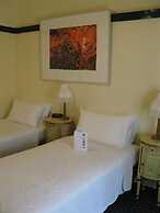 The Chalet Guesthouse and Studio