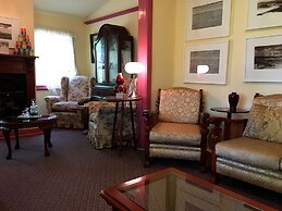 The Chalet Guesthouse and Studio