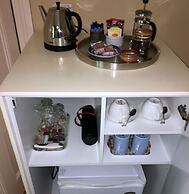 The Chalet Guesthouse and Studio