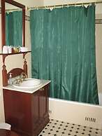 The Chalet Guesthouse and Studio