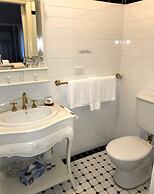 The Chalet Guesthouse and Studio