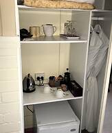 The Chalet Guesthouse and Studio