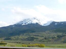 Yellowstone Basin Inn