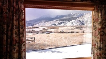 Yellowstone Basin Inn