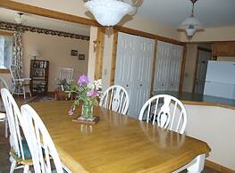 Yellowstone Basin Inn