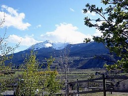 Yellowstone Basin Inn