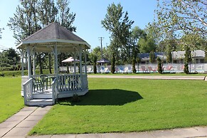 Colonial Resort-1000 Islands