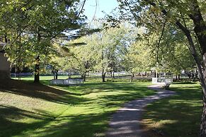 Colonial Resort-1000 Islands