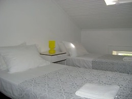 WW Hostel & Suites