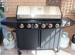 Golden Harvest Motor Inn