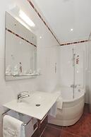A l'Hotel des Roys