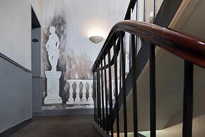 A l'Hotel des Roys