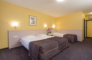 Hotel Leo Station et Annexes