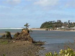 Salmonberry Inn & Beach House