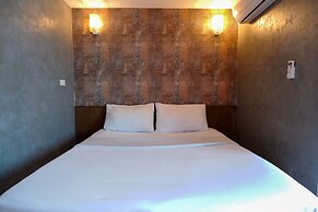 18 Coins Budget Hotel