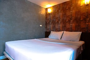 18 Coins Budget Hotel