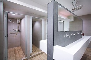 18 Coins Budget Hotel