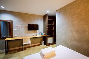 18 Coins Budget Hotel