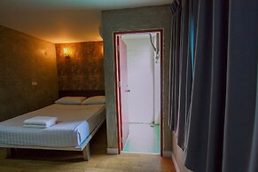 18 Coins Budget Hotel