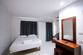 18 Coins Budget Hotel