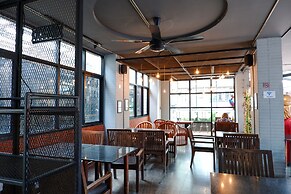 18 Coins Budget Hotel