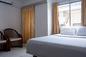18 Coins Budget Hotel