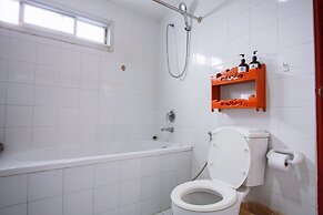 18 Coins Budget Hotel