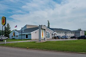 Super 8 by Wyndham Glenwood