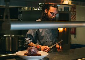 King and Queen Hotel Suites