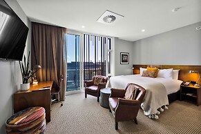 King and Queen Hotel Suites