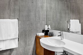 King and Queen Hotel Suites