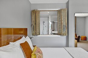 King and Queen Hotel Suites