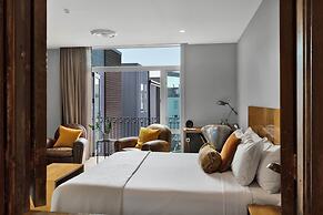 King and Queen Hotel Suites