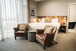 King and Queen Hotel Suites