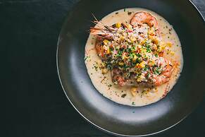 King and Queen Hotel Suites