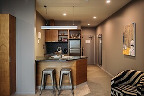 King and Queen Hotel Suites