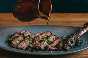 King and Queen Hotel Suites